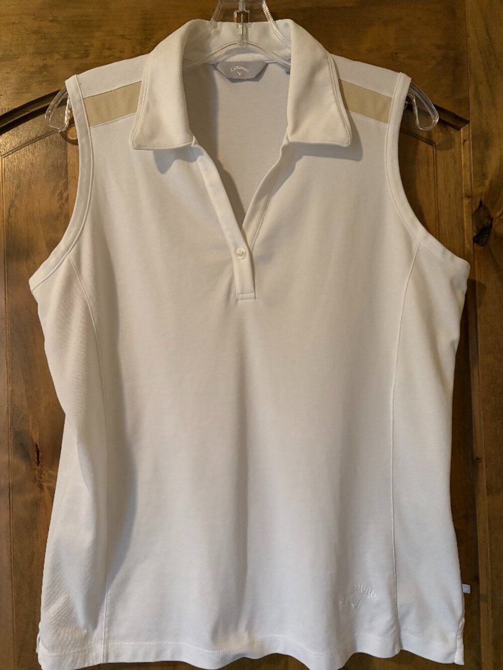 Callaway ladies golf/tennis/pickleball top  Size large v neck 1 button Excellent